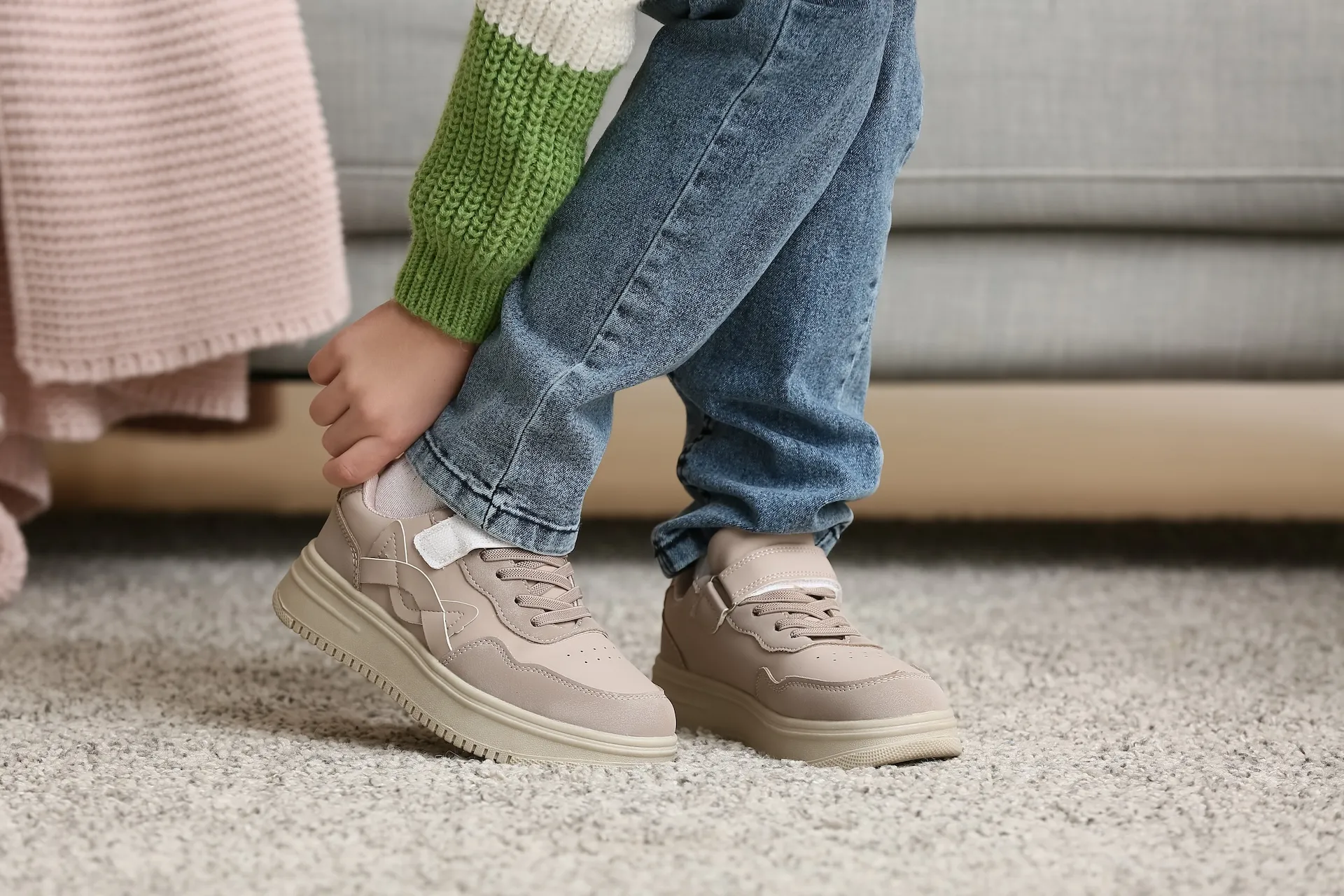 靴を履いているシーン